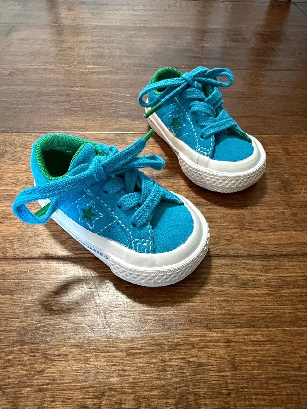 Converse Turquoise/Green One Star 2V OX Suede Sneakers, size 2